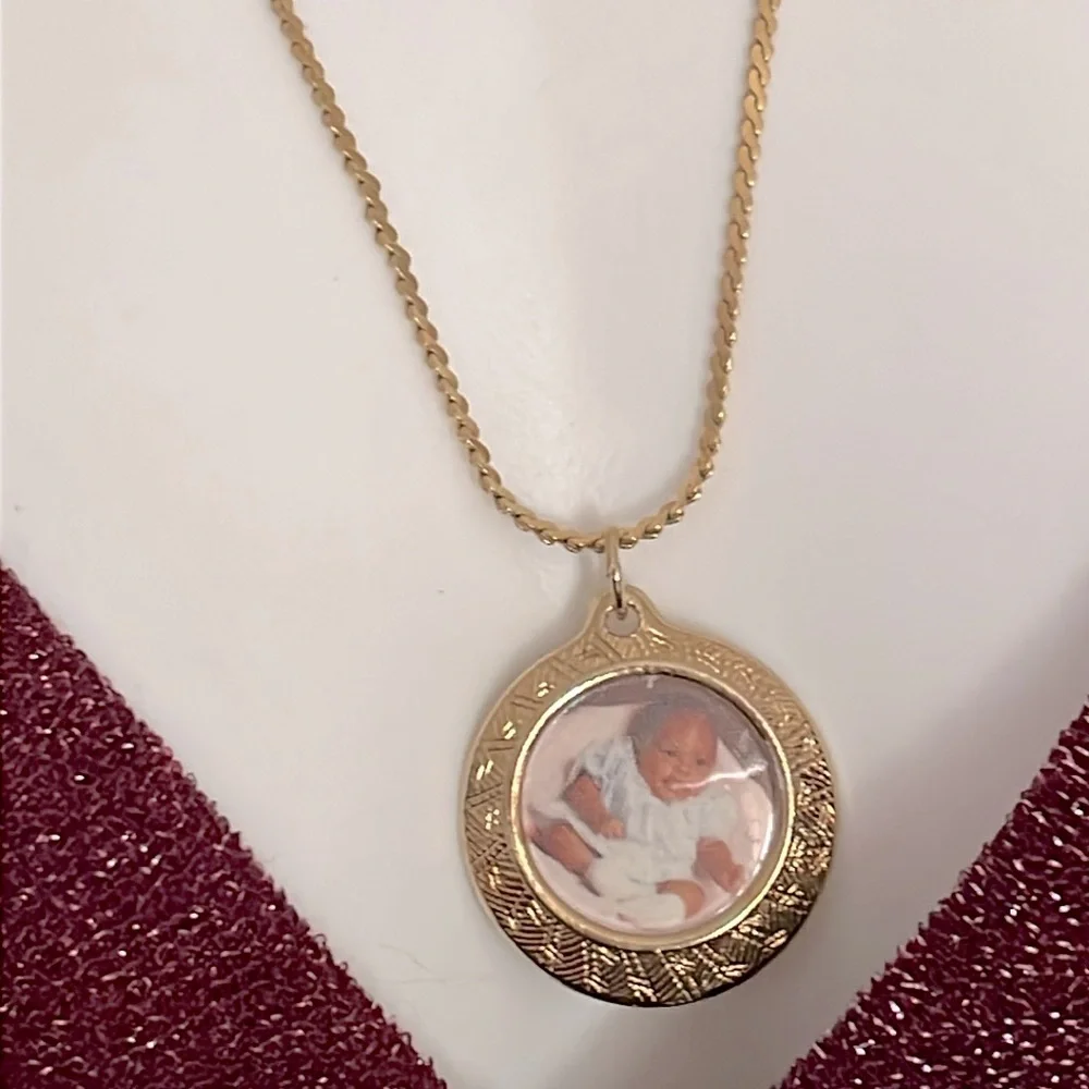 Vintage Trifari gold tone Necklace